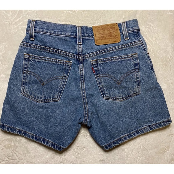 Vintage Levi’s Shorts - Picture 3 of 4